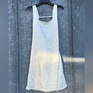 Elegant White Sleeveless Dress